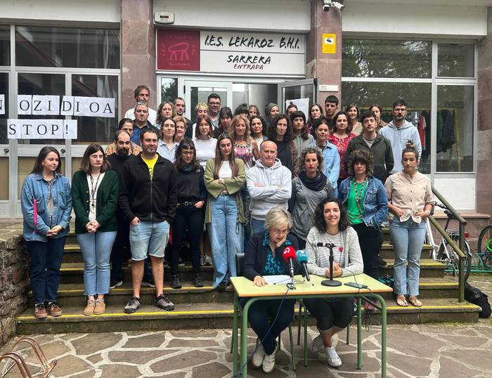 Lekaroz BHIko irakasleok gure kezka azaldu dugu Hezkuntza Departamentuaren erabakiaren aurrean